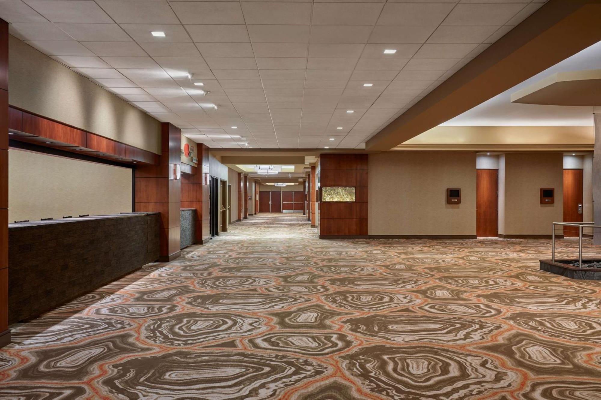 Hilton Center 4*