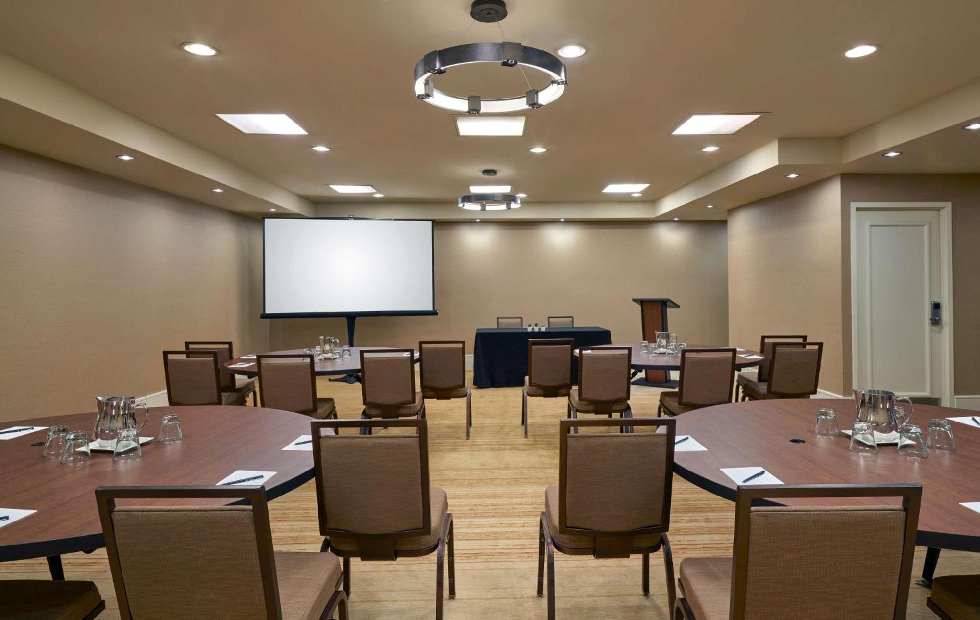Hilton Center Hotel